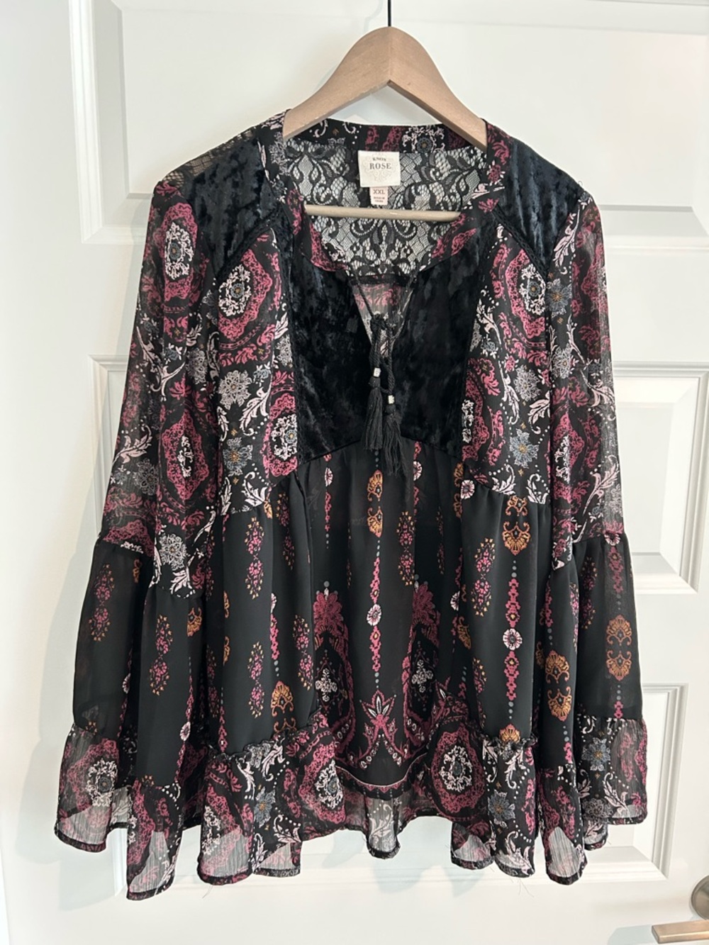 Knox Rose Bell Sleeve Top with Tie Tassel Black Pink Size XXL